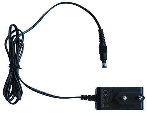 Napájecí kabel s adaptérem a kulatým konektorem pro router.