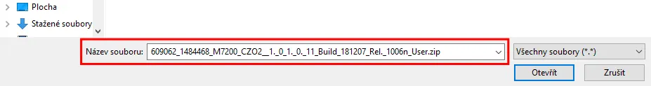 Výběr staženého souboru s firmwarem ve formátu .zip v dialogovém okně Windows a potvrzení tlačítkem Otevřít