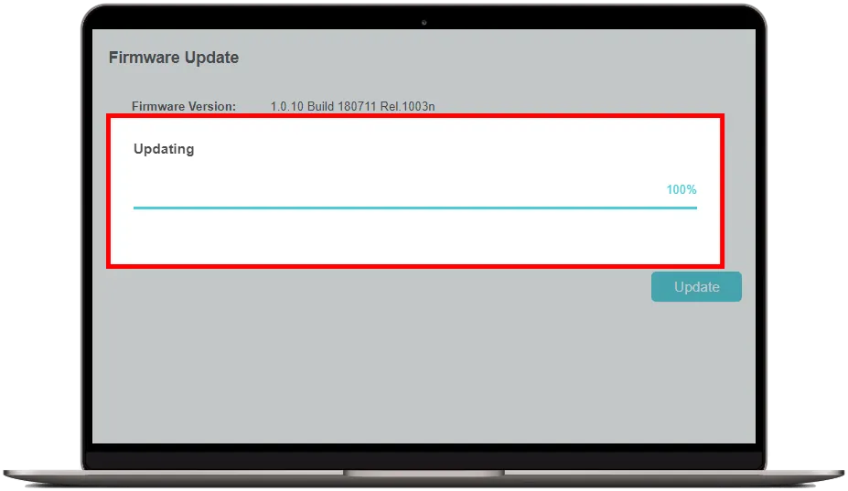 Indikátor průběhu aktualizace firmwaru routeru TP-Link M7200 zobrazující dokončení na 100 %