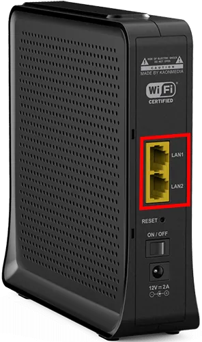 Zadní panel O2 Smart Boosteru se zvýrazněnými žlutými porty LAN1 a LAN2 v červeném rámečku