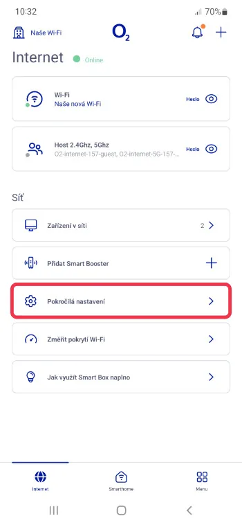 Navigace v aplikaci O2 Smart Box: v sekci Internet klikněte na položku Pokročilá nastavení zvýrazněnou v červeném rámečku