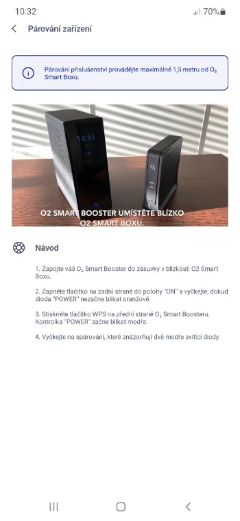 Návod na párování v aplikaci O2: Smart Booster umístěný vedle Smart Boxu a textový postup pro zapojení a stisknutí tlačítka WPS