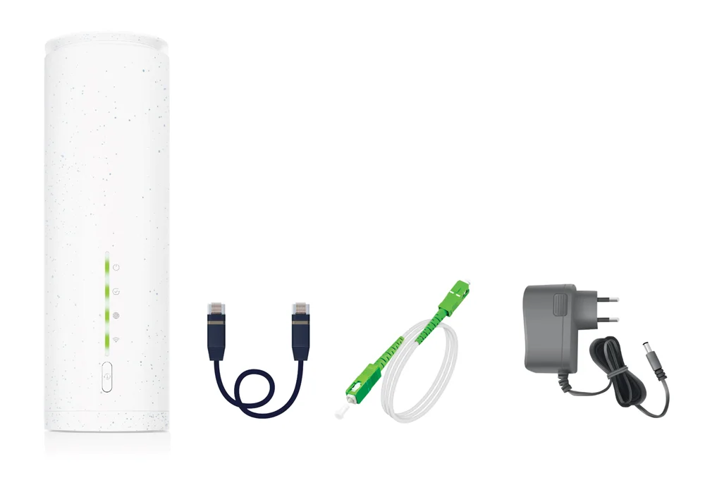 Obsah balení modemu O2 Optic Box (Zyxel PE5301-01): modem, napájecí kabel, optický kabel a datový kabel RJ45