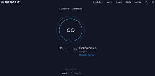 Hlavní obrazovka nástroje pro měření rychlosti internetu na adrese Speedtest.net