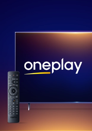 televize s dálkovým ovladačem, na obrazovce je logo Oneplay