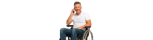 muž na invalidním vozíku telefonuje