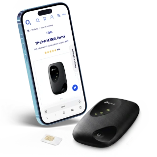 mobilní telefon s routerem na displeji a verdle něj položený skutečný router TP-link 7000